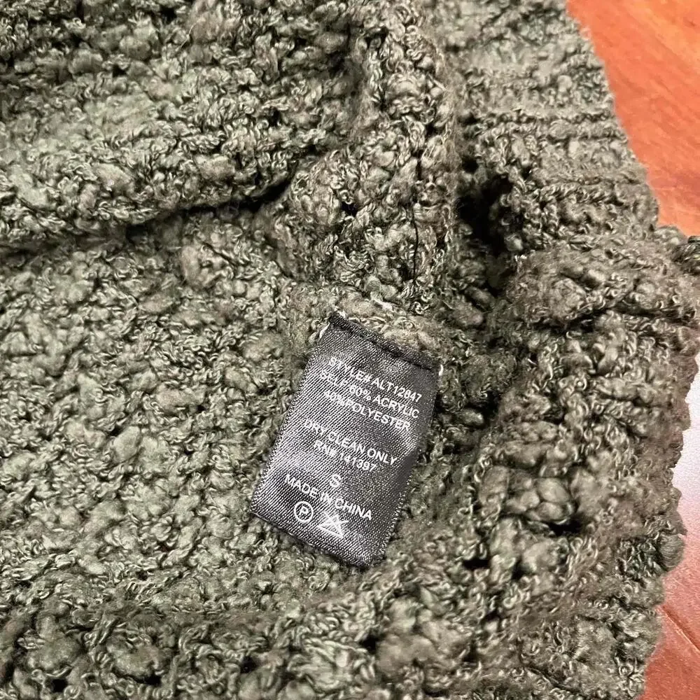 ASTR The Label Olive Green Sweater V Neck Knit Long Sleeve Pullover Size Small - Picture 8 of 8